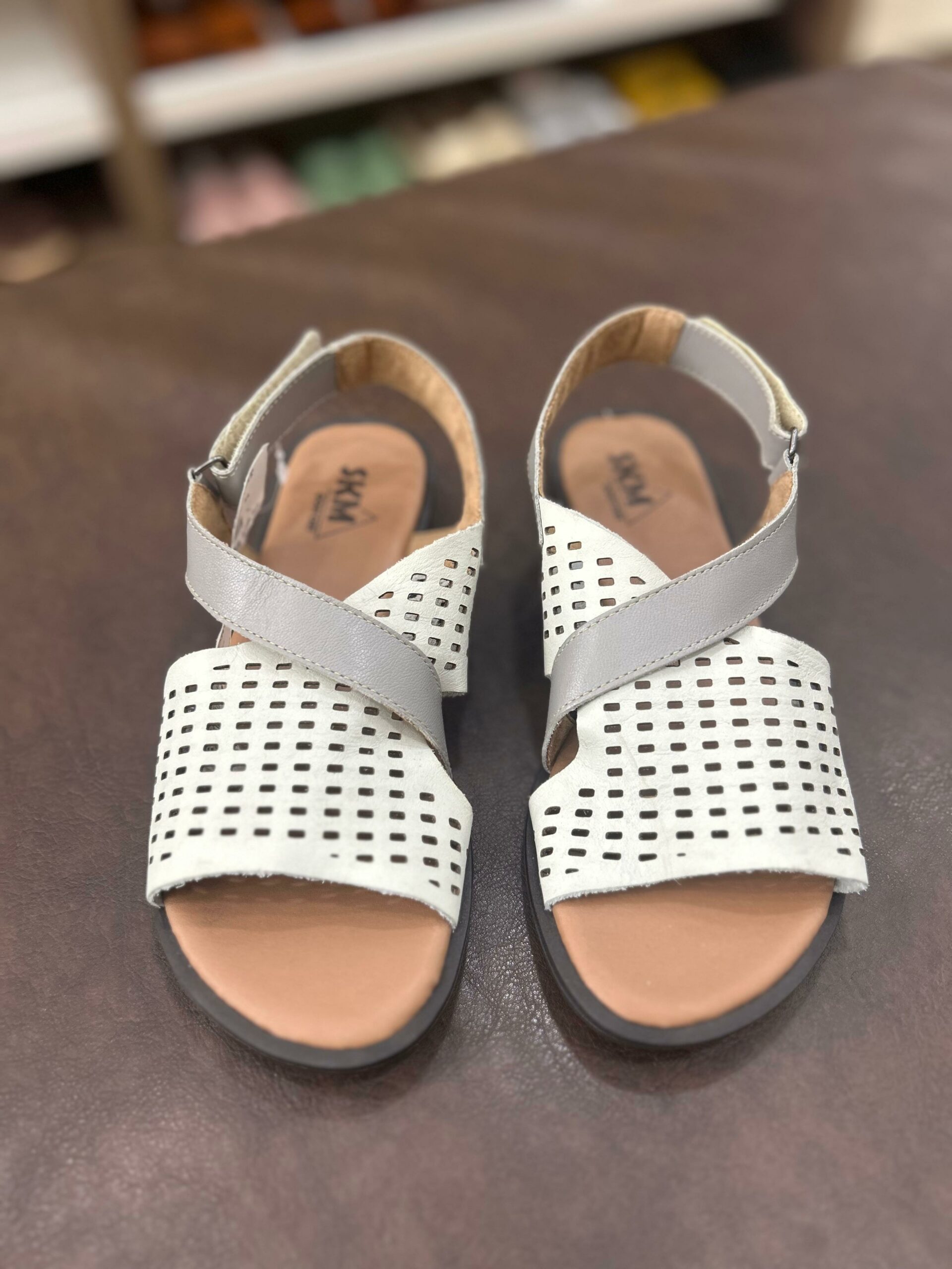 WhatsApp Image 2025-01-31 at 14.42.49 (6) Sandália Rasteira em Couro - Ref: CA061 - Imagem 1